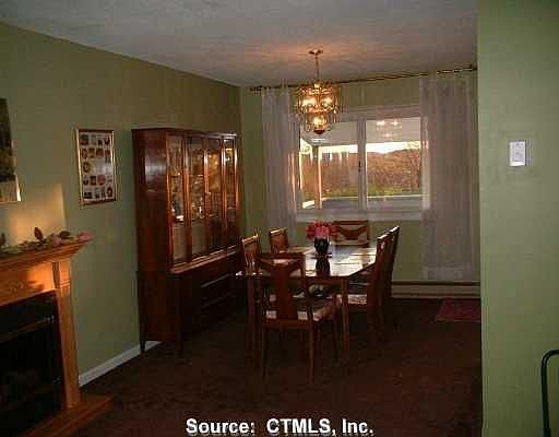 746 Oronoke Rd. dining room