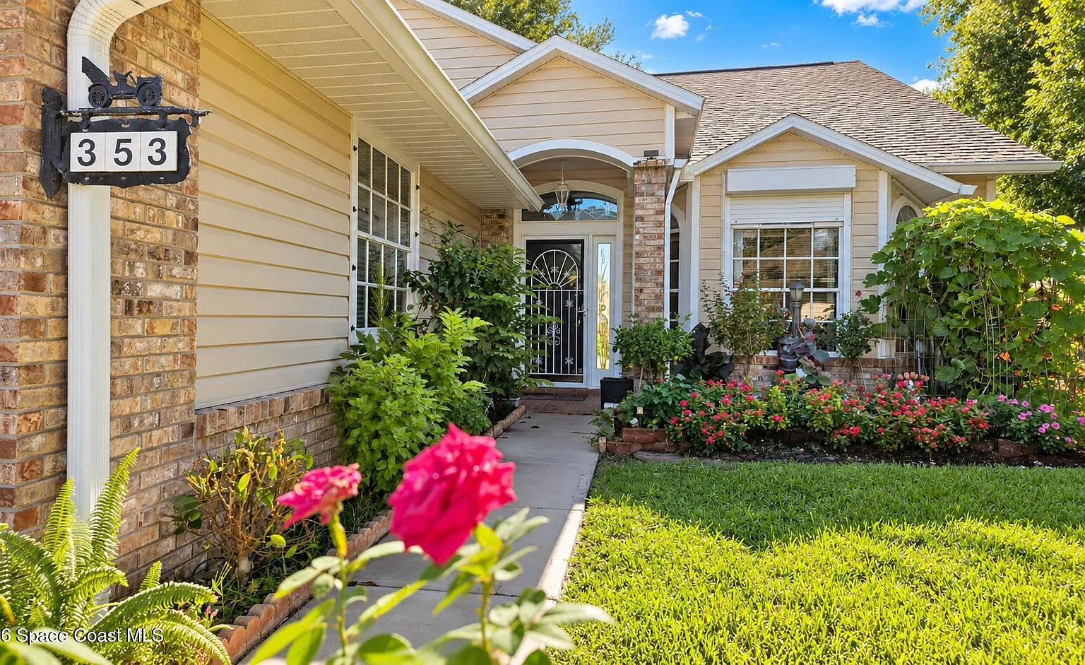 3 bed, 2.0 bath, 1981 sqft, $2,600 — Photo 4
