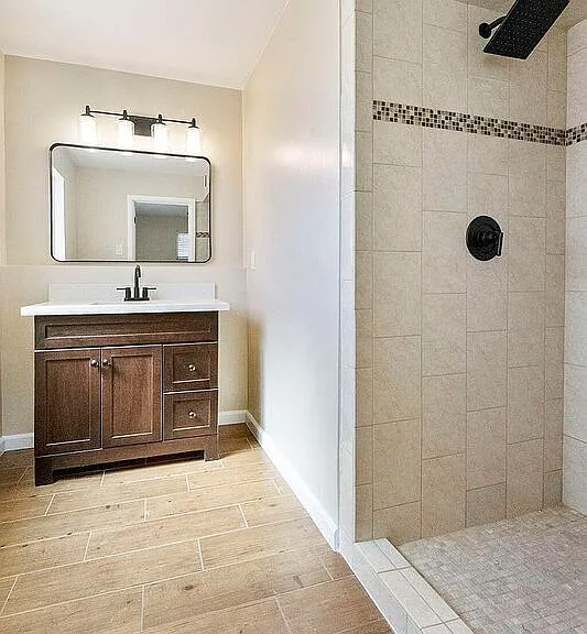 539 W 17th St — Photo 11