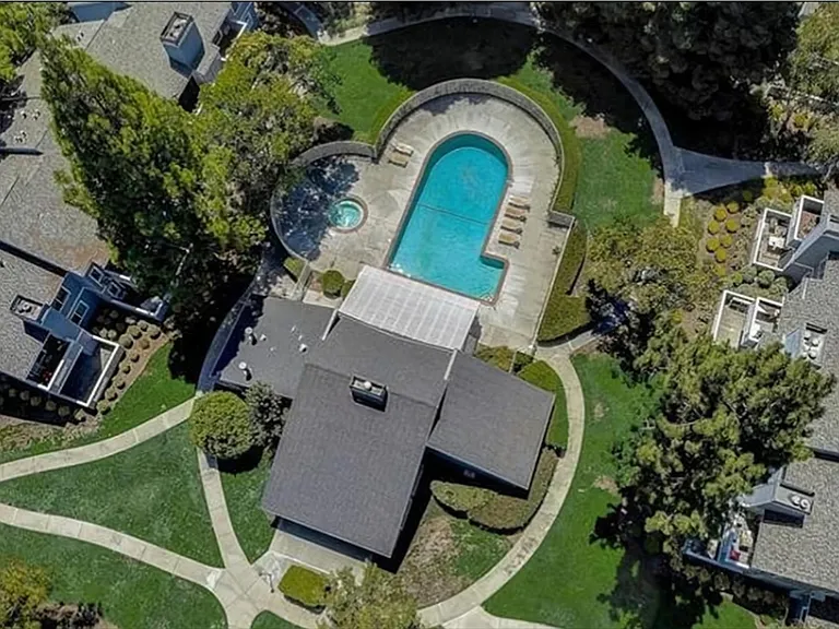 1460 Four Oaks Cir — Photo 17