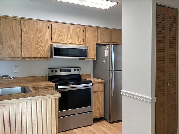 5th image of 2216 N Cypress Bend Drive #301