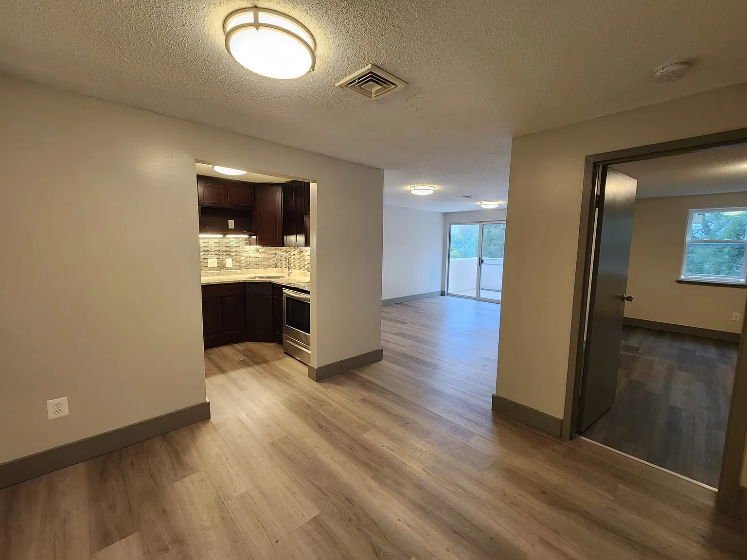2 bed, 1.5 bath, 1200 sqft, $1,850 — Photo 4