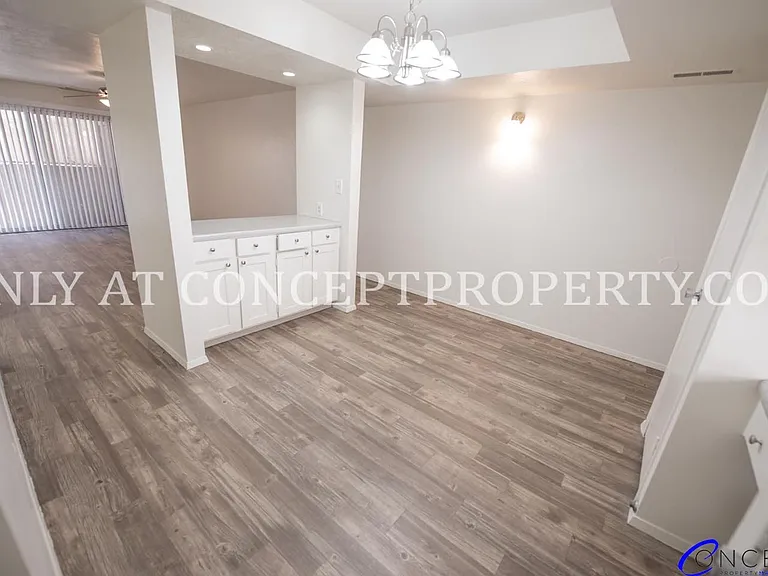 Foothill Terrace — Photo 11