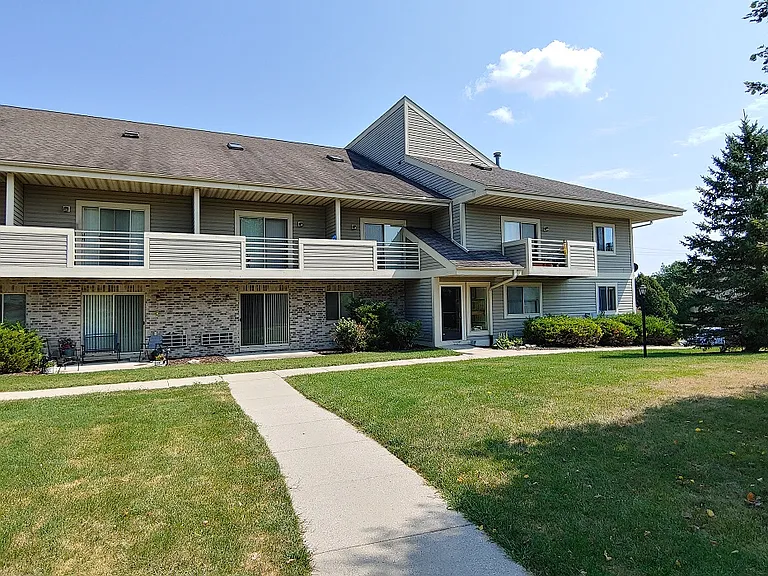 Woodfield Apartments — Photo 10
