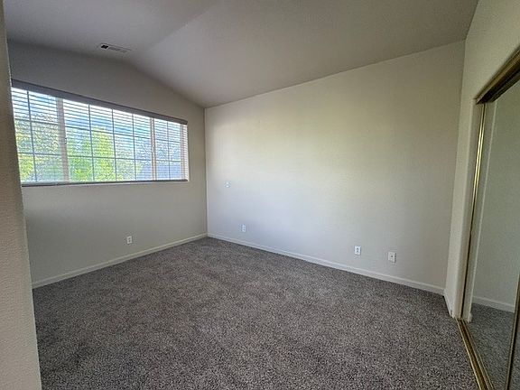 4th image of 535 Warren Ct #1