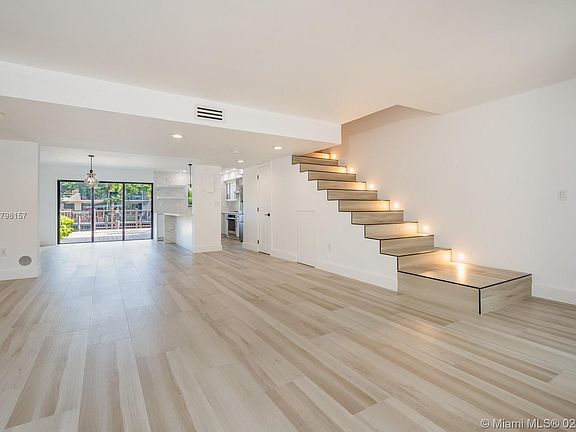 4th image of 16477 NE 26th Pl #29