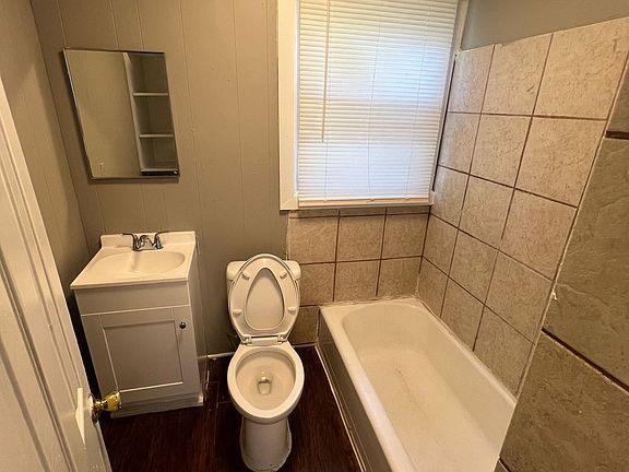 3rd image of 3505 Wyandotte Ave