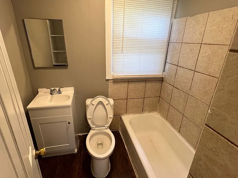 3505 Wyandotte Ave — Photo 3