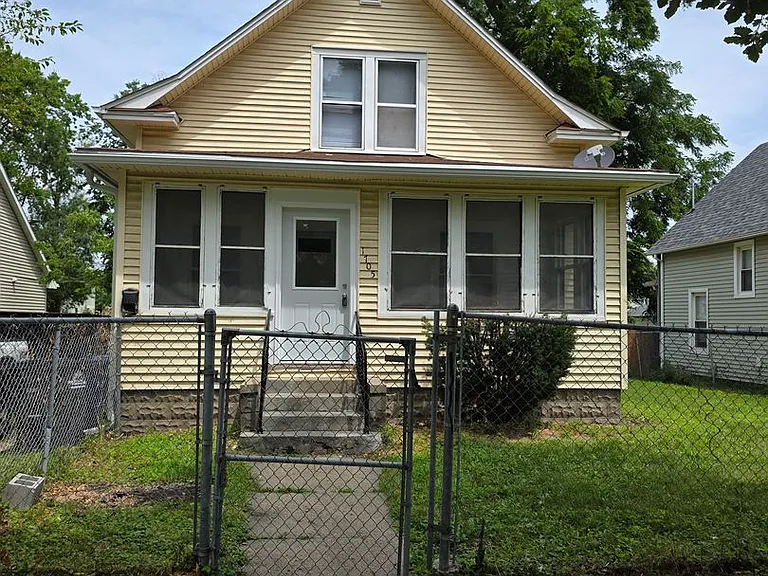 1705 Gillette St — Photo 1