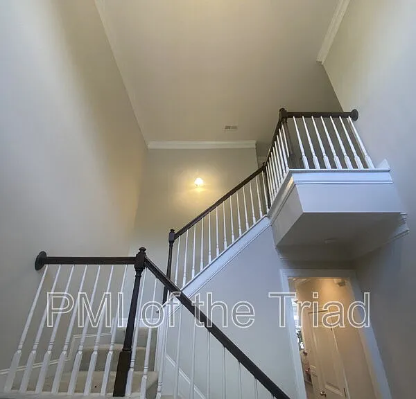 2953 York Place Dr — Photo 2
