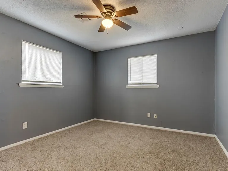 207 Stanton Dr — Photo 13