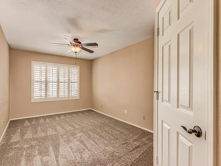 1211 E Drake Dr — Photo 29