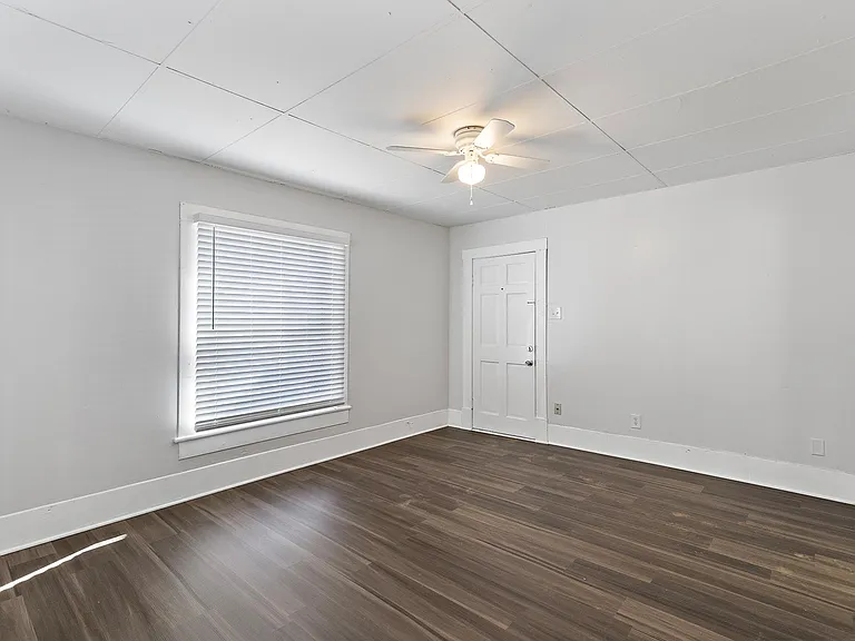 20 E 10th Ave #B — Photo 8