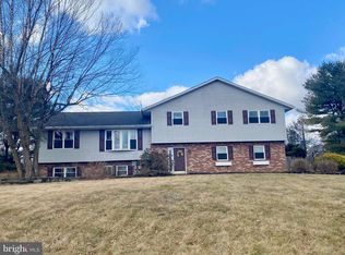 3 Woodland Ct, Hamburg, PA 19526
