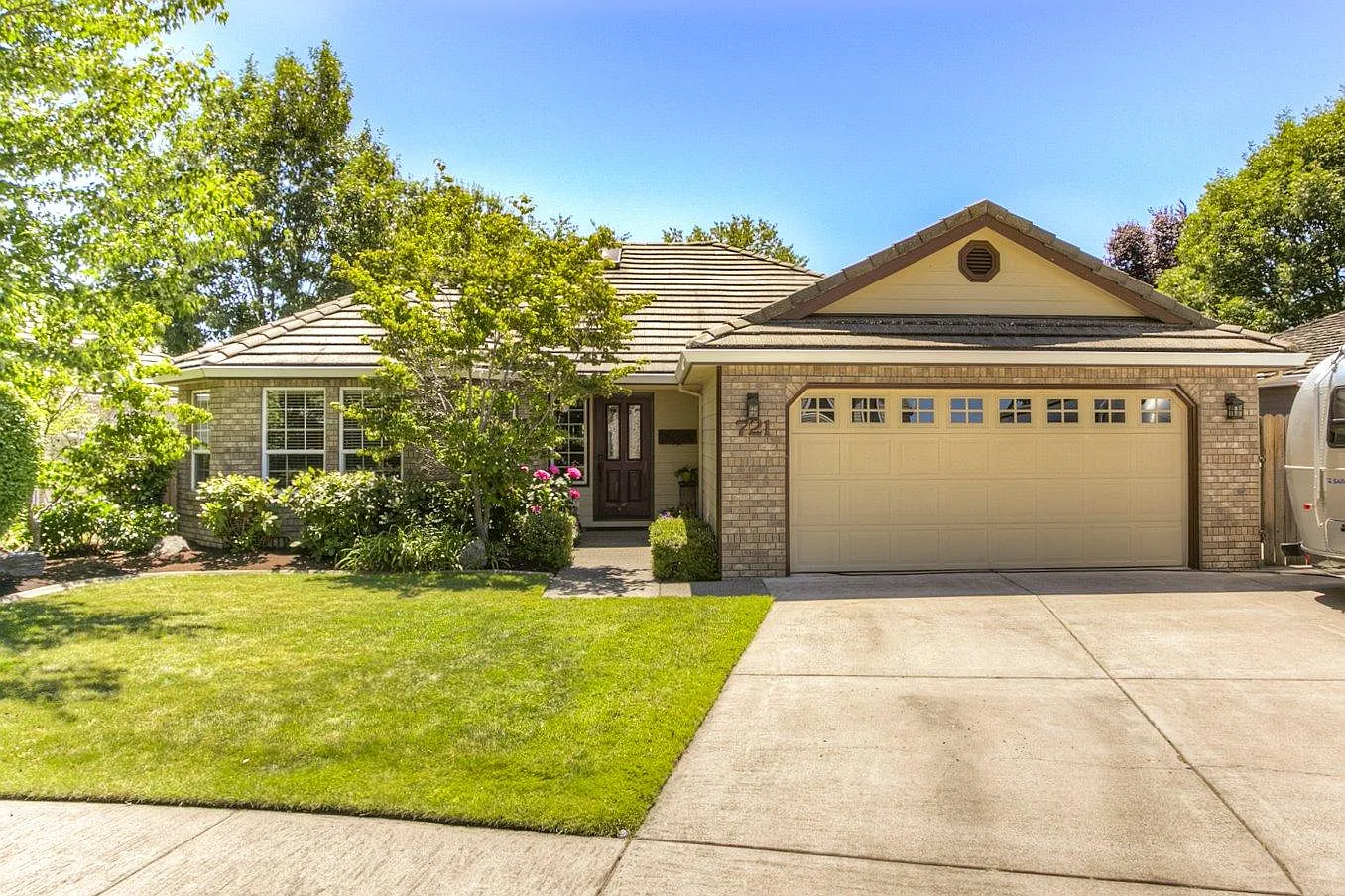 721 Annalee Dr photo 1
