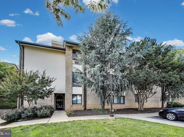 12 Monroe St APT 302, Rockville, MD 20850