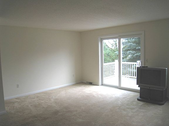 4th image of 96 Laurelwood Dr