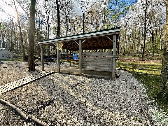 4th image of 204 Smith Rd