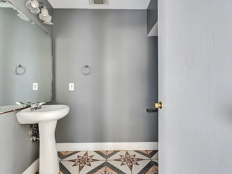 11319 Lindenloch Ln — Photo 3