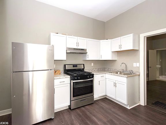 2nd image of 600 N Broadway St APT 1