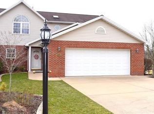 102 Country Barn Rd E, Houston, PA 15342