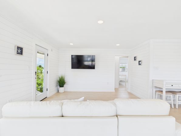 7328 Beach Dr