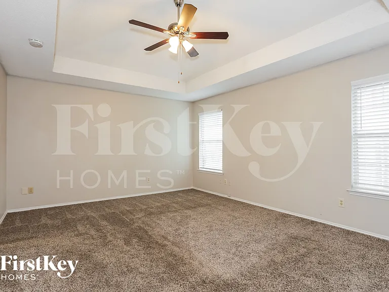 714 Windridge Ln — Photo 9