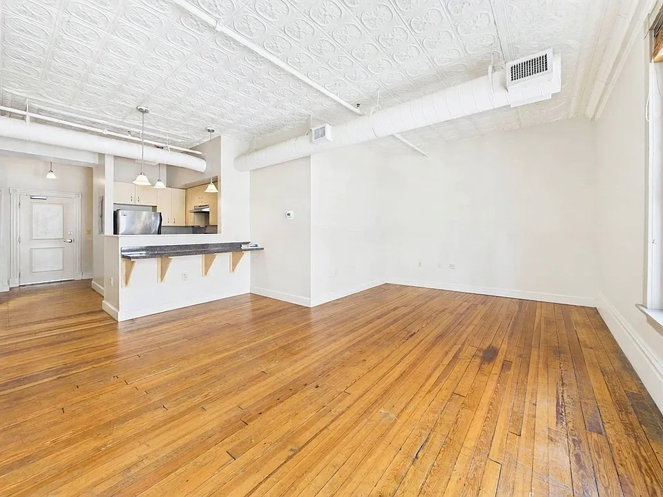 121 W Broad St #404