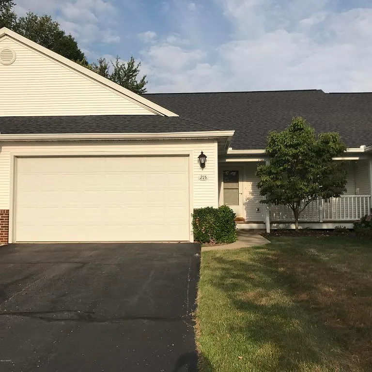215 Eastman Ct photo 1