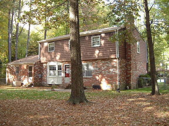 2nd image of 104 Travis Cir