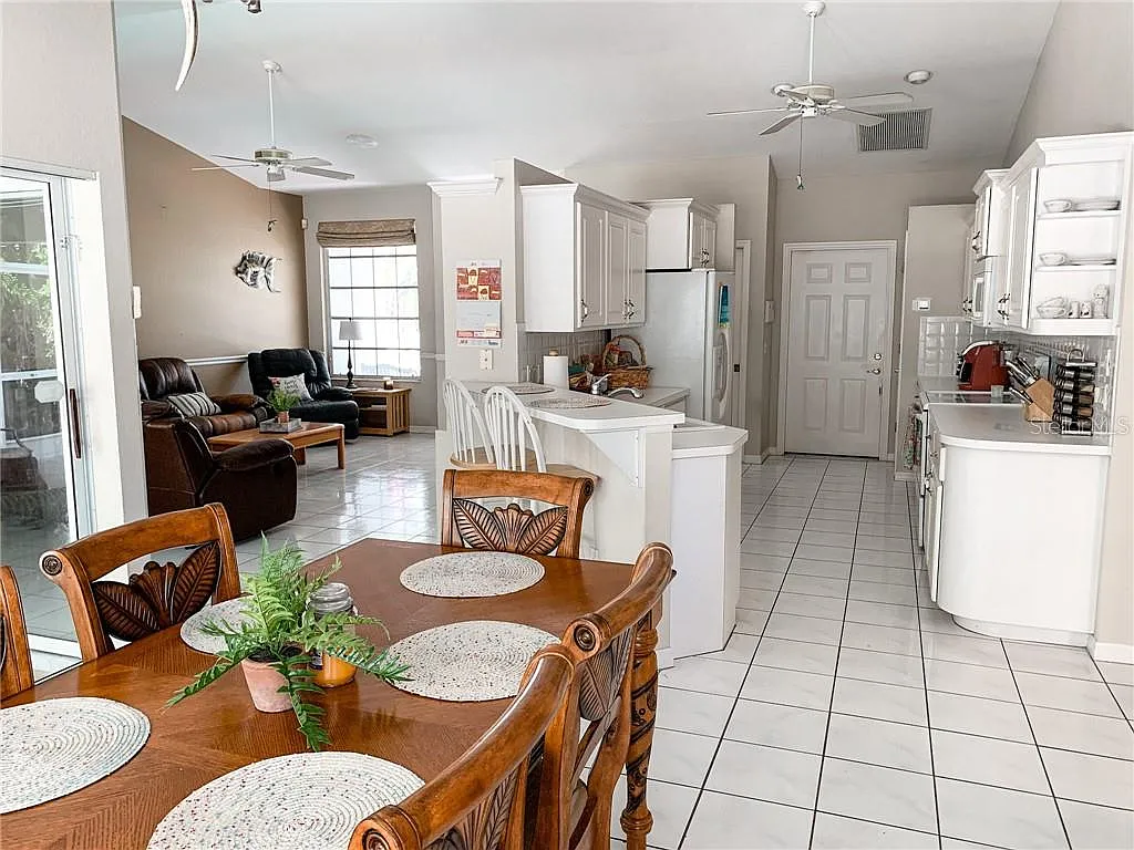 3 bed, 2.0 bath, 1589 sqft, $3,500 — Photo 4