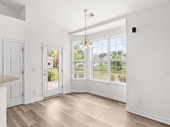 5th image of 823 Brookline Dr.