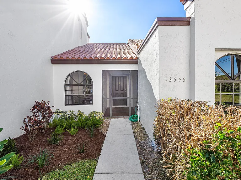 13545 Fountain View Blvd — Photo 2