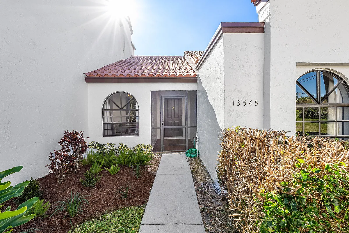 Building Photo - 13545 Fountain View Blvd