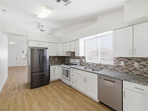 4th image of 3869 Birchview Ct
