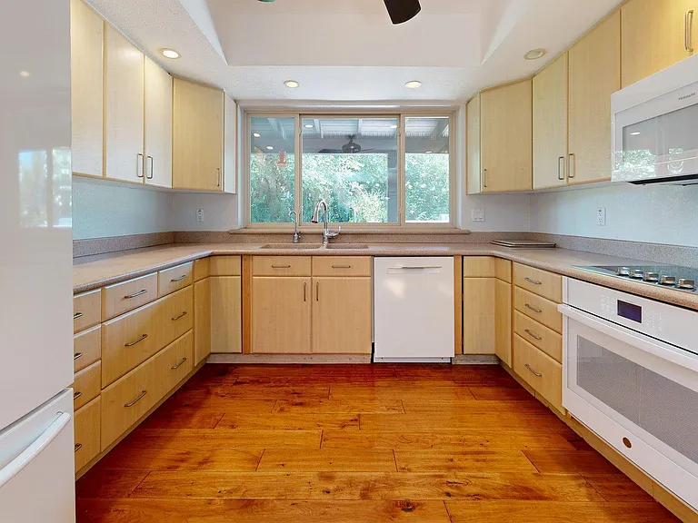 2534 S Grandview Ave — Photo 9