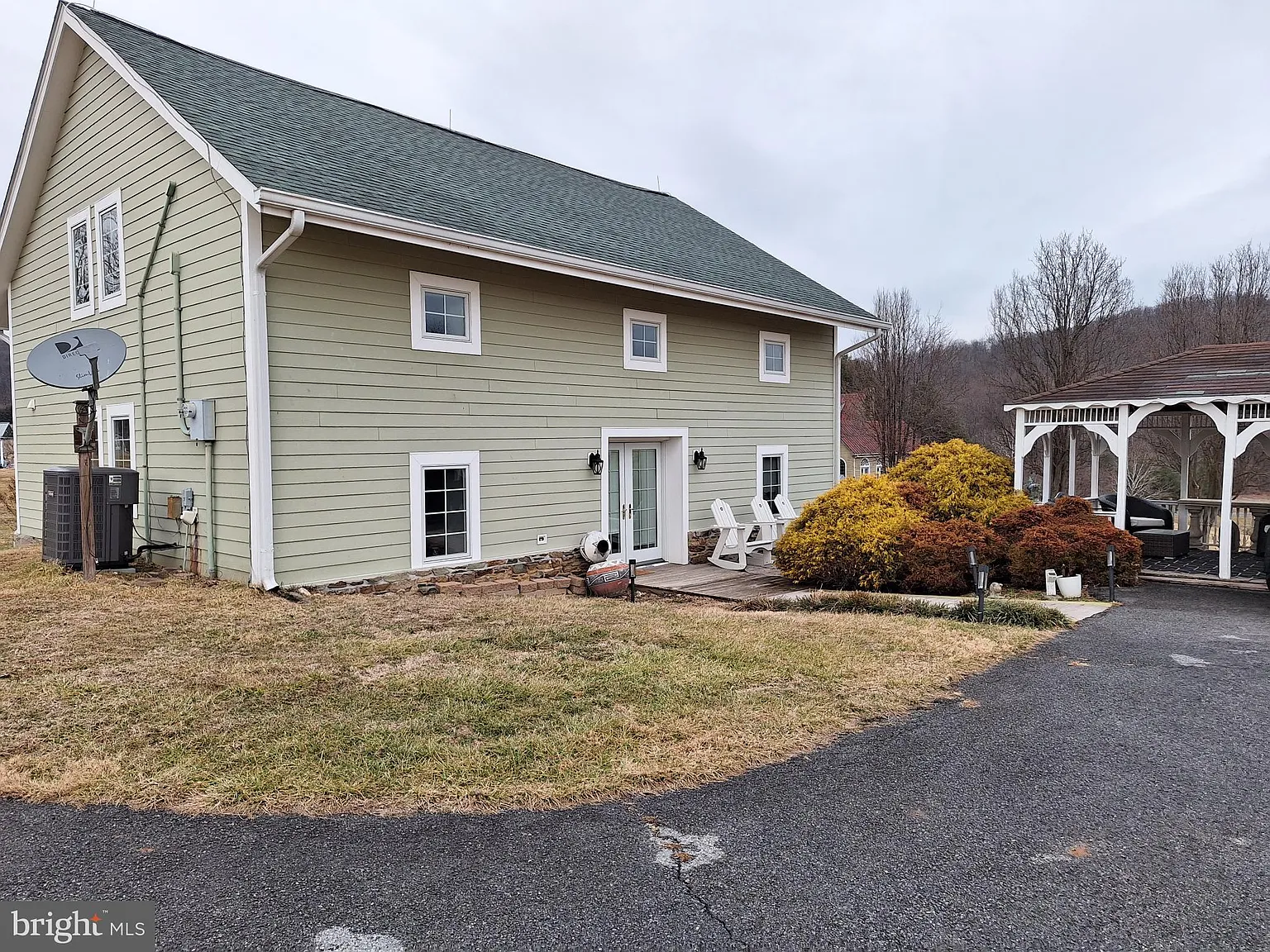 2 bed, 1.5 bath, 2200 sqft, $3,000 — Photo 4
