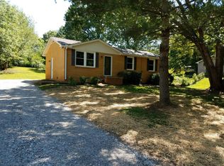 10127 W Oak Dr, Bon Aqua, TN 37025