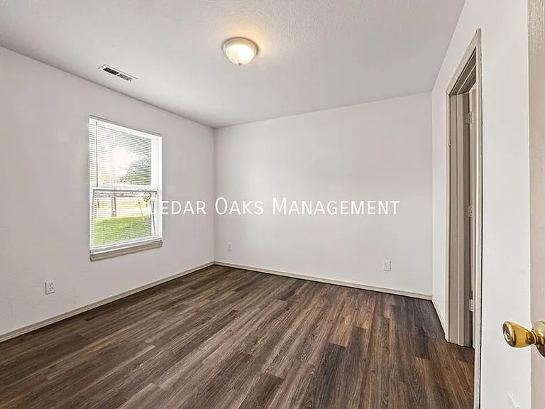 111 Josie Pl #B — Photo 13