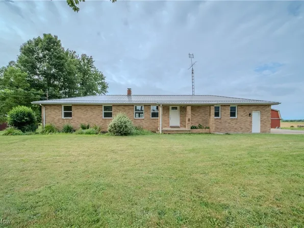 6151 Schloneger Dr, Louisville, OH 44641