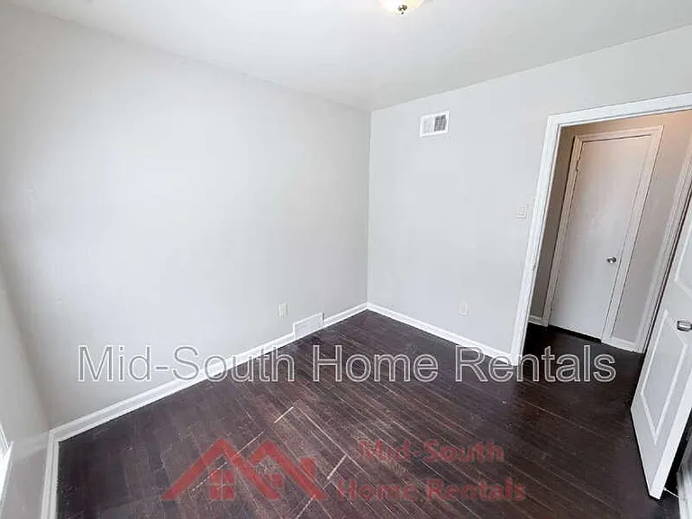 1060 Paul Pl — Photo 18