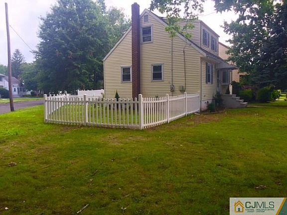 3rd image of 500 Oakwood Ave