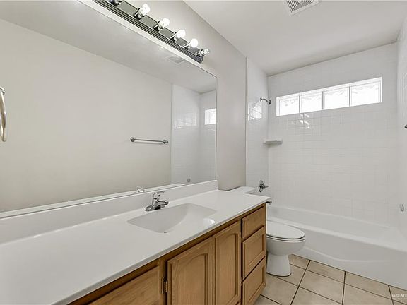 3rd image of 404 Quamasia Ave