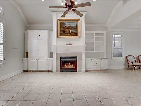 3rd image of 5312 Collinwood Ave