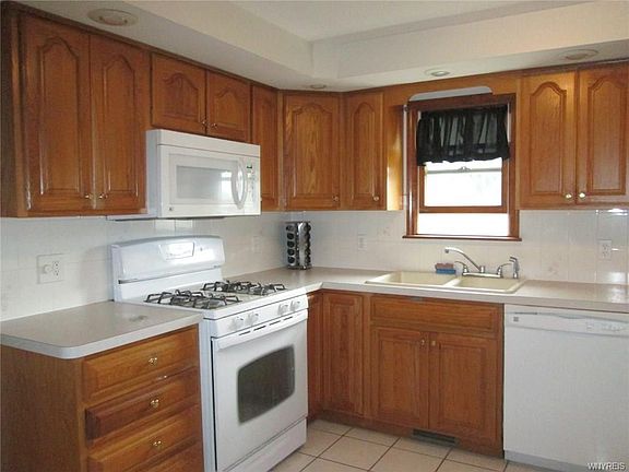 3rd image of 80 Norine Dr