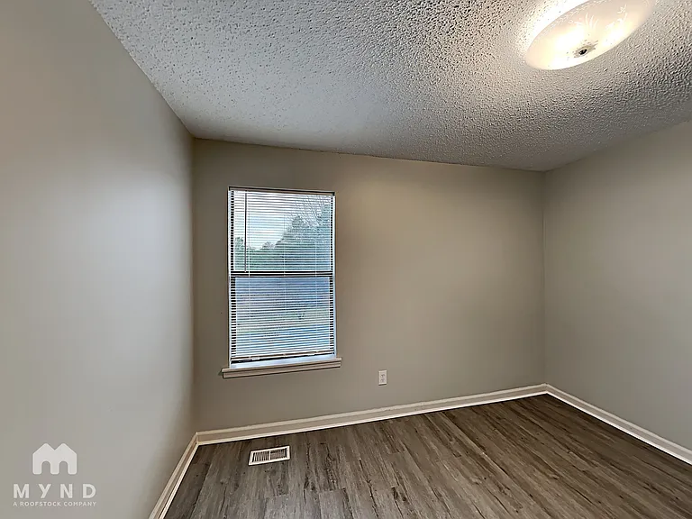 9925 Miller Ave — Photo 10