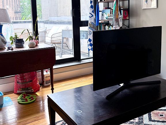 3rd image of 727 Washington Ave APT 1