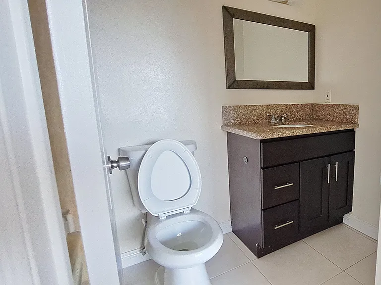 1340 W 85th St #3 — Photo 10