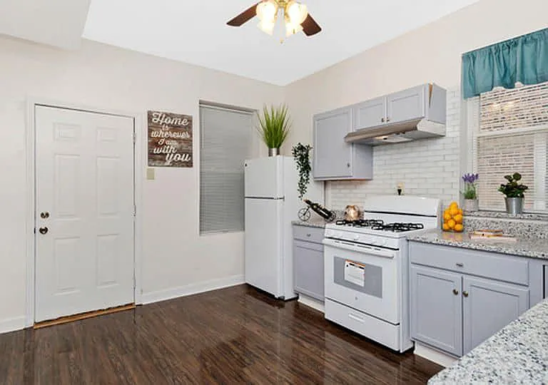 735 N Springfield Ave #2 — Photo 1