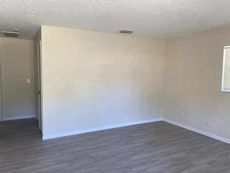 38947 B Ave — Photo 3